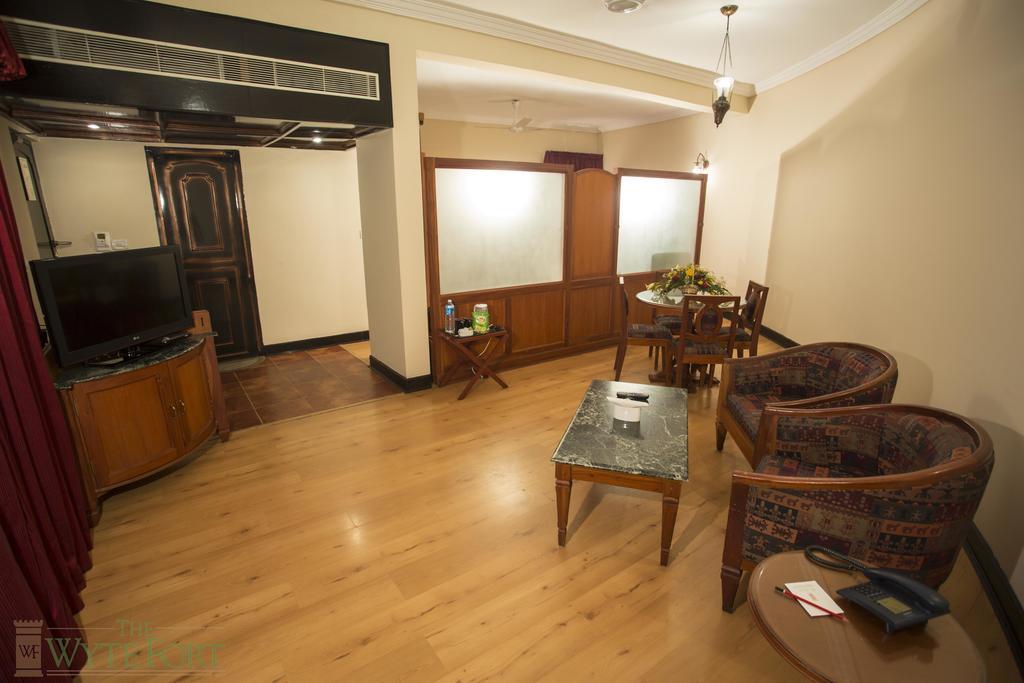 The Wyte Fort Hotel Kochi Exterior photo