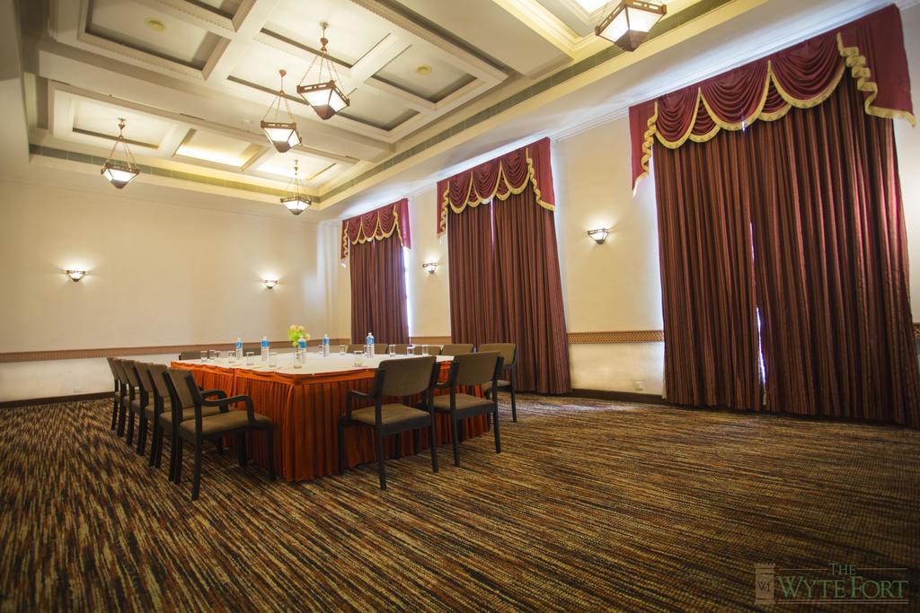 The Wyte Fort Hotel Kochi Exterior photo
